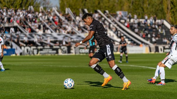 Elevate your office style: essential tips for rocking a wide leather belt in corporate fashion